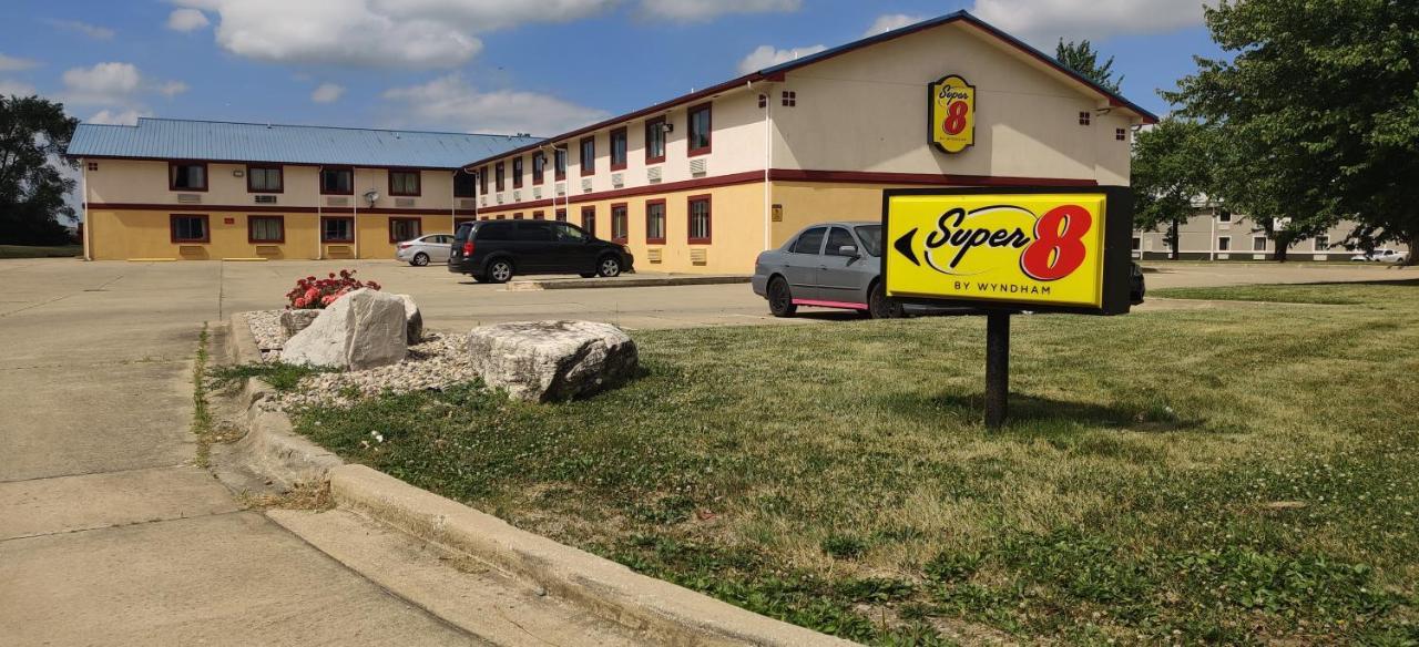 Super 8 By Wyndham Champaign Motel Exterior photo